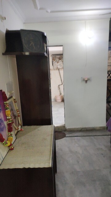 Furnished Amenities in 2 BHK Builder Floor at Mansarover Garden – for Sale