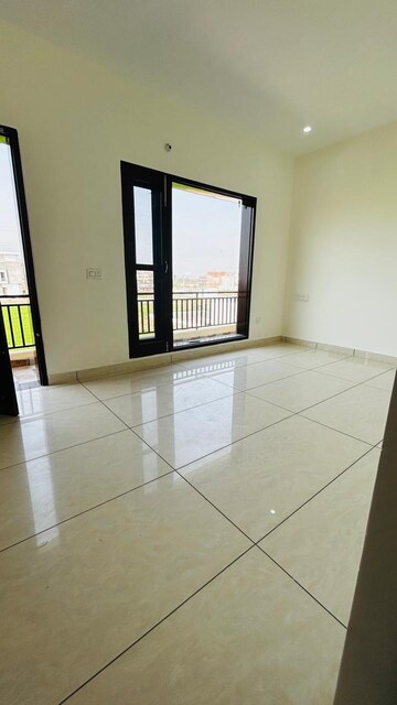Room in 3 BHK Villa at Sector 114 – for Sale