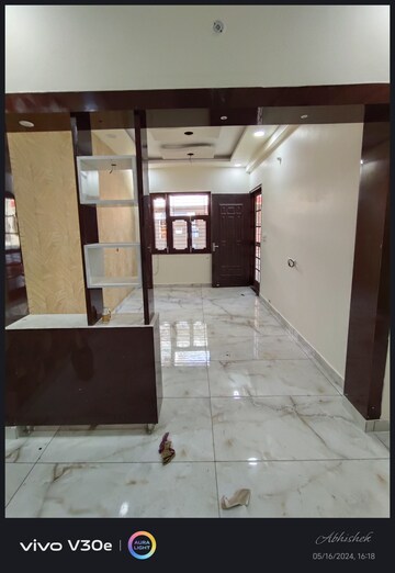 Room in 3 BHK Independent House at Jankipuram Extension – for Sale
