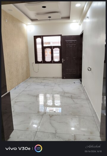 Room in 3 BHK Independent House at Jankipuram Extension – for Sale