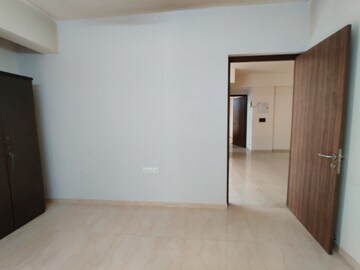 Room in 2 BHK Apartment at Lodha Sterling, Kolshet Road – for Sale