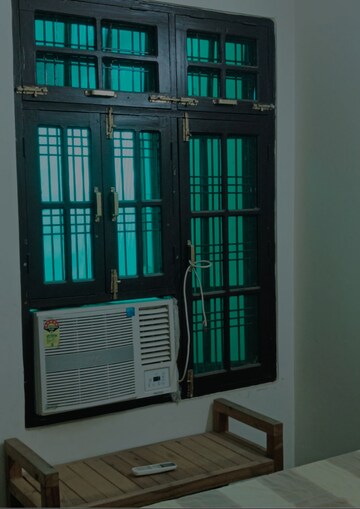 Room in 5 BHK Independent House at Iim Road – for Sale