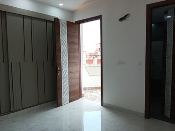 Room in 4 BHK Apartment at Sector 11 Dwarka – for Sale