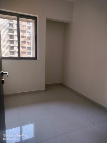 Room in 2.5 BHK Apartment at Lodha Splendora, Ghodbunder Road – for Sale