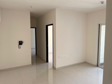 Room in 2 BHK Apartment at Lodha Amara, Kolshet Road – for Sale