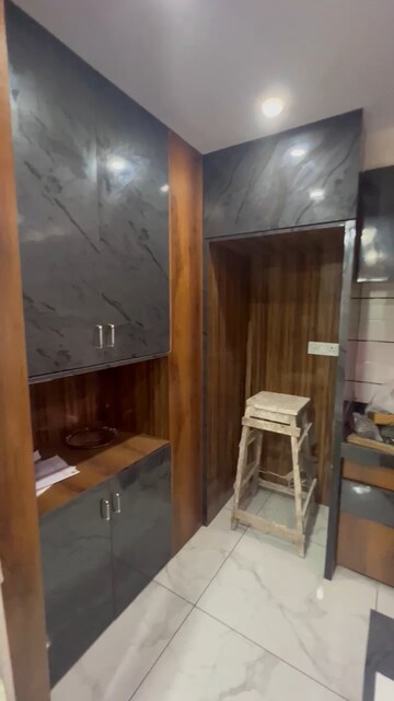 Room in 2 BHK Apartment at Jahangirabad – for Sale