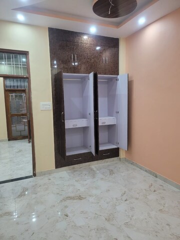 Room in 2 BHK Independent House at Jankipuram – for Sale