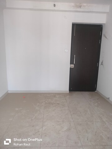 Room in 1.5 BHK Apartment at Godrej Emerald, Ghodbunder Road – for Sale