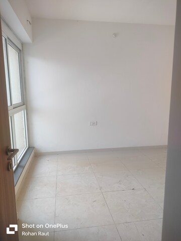 Room in 1.5 BHK Apartment at Godrej Emerald, Ghodbunder Road – for Sale