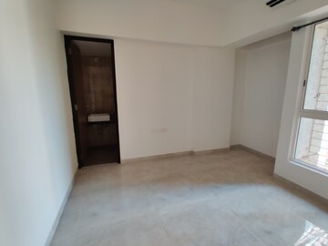 Room in 1 BHK Apartment at Lodha Amara, Kolshet Road – for Sale
