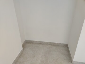 Room in 3 BHK Apartment at Lodha Amara, Kolshet Road – for Sale