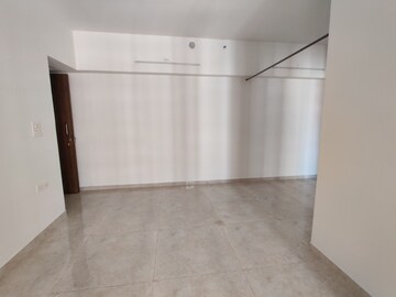 Room in 3 BHK Apartment at Lodha Amara, Kolshet Road – for Sale