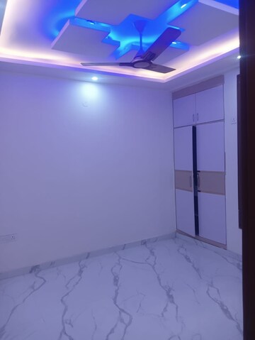 Room in 3 BHK Builder Floor at Dwarka Mor – for Sale