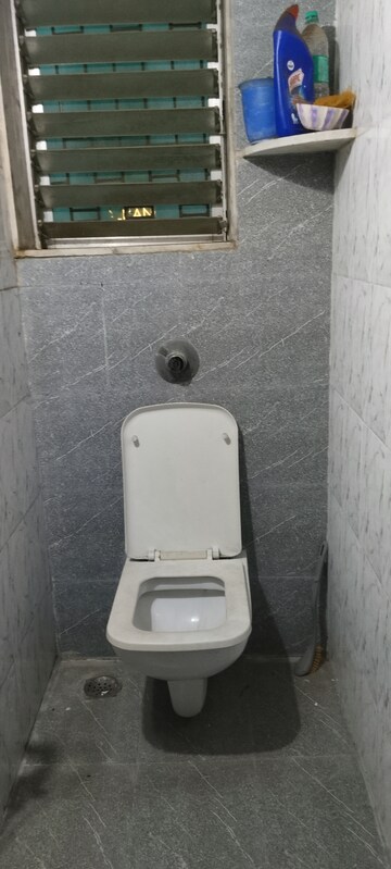 Bathroom in 6 BHK Independent House at Mulund West – for Sale