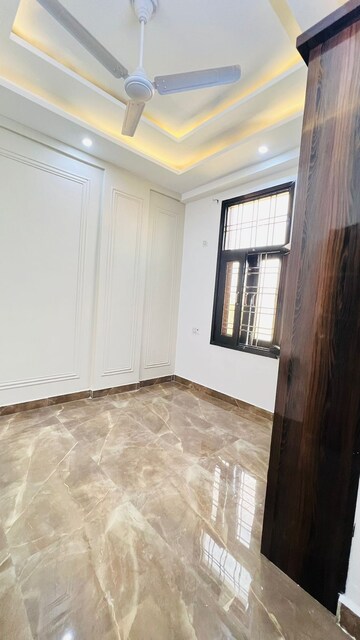 Room in 2 BHK Builder Floor at Happy Home Noida, Sector 73 – for Sale