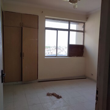 Room in 3 BHK Apartment at Ansal Sushant Estate, Sector 52 – for Sale