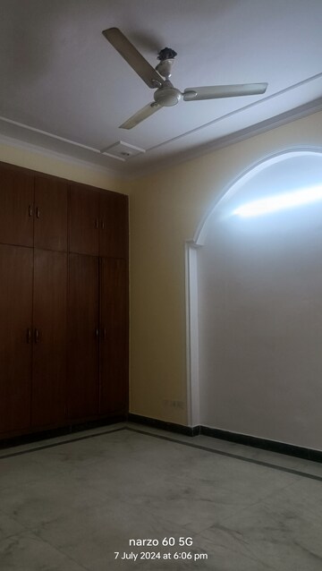 Room in 5 BHK Villa at Sector 41 – for Sale