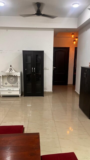 Room in 2 BHK Apartment at Jaypee Greens Star Court, Jaypee Greens – for Rent