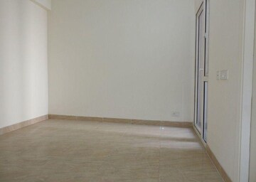 Room in 3 BHK Apartment at Gaur City 2 - 14th Avenue, Sector 16c Greater Noida – for Sale