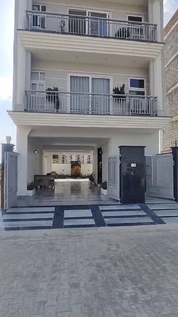 2.5 BHK Builder Floor For Sale in Sector 95