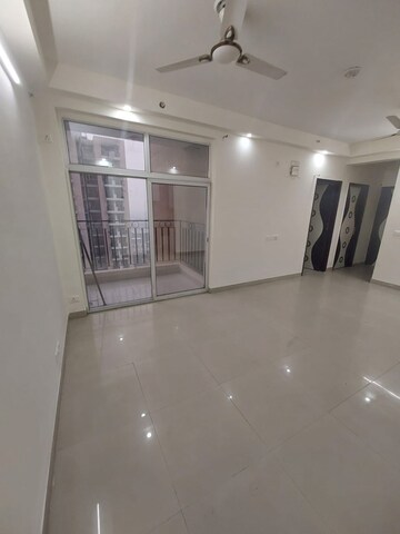 Room in 2.5 BHK Apartment at Nirala Aspire, Sector 16 Greater Noida – for Sale