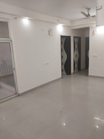 Room in 2.5 BHK Apartment at Nirala Aspire, Sector 16 Greater Noida – for Sale