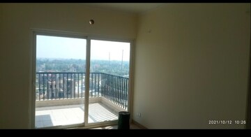 Room in 2 BHK Apartment at Gaur Yamuna City 16th Park View, Gaur Yamuna City – for Sale