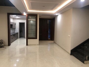 Room in 4 BHK Independent House at Sector 105 – for Sale