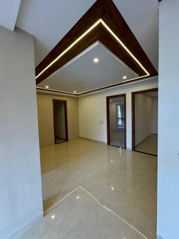 Room in 3 BHK Builder Floor at Sector 117 – for Sale
