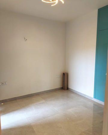 Room in 3 BHK Apartment at Sector 1 Greater Noida – for Sale