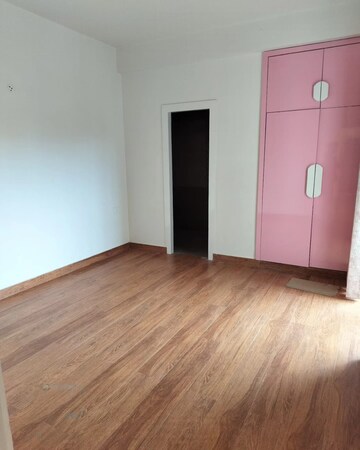 Room in 3 BHK Apartment at Sector 1 Greater Noida – for Sale