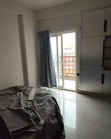 Room in 3 BHK Apartment at Sector 1 Greater Noida – for Sale