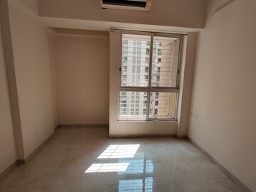 1 BHK Apartment For Sale in Lodha Amara, Kolshet Road