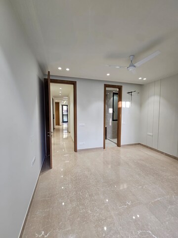 Room in 4 BHK Builder Floor at Dlf Phase I – for Sale