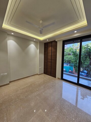 Room in 4 BHK Builder Floor at Dlf Phase I – for Sale