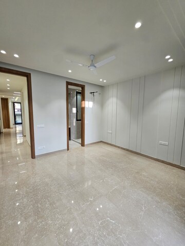 Room in 4 BHK Builder Floor at Dlf Phase I – for Sale