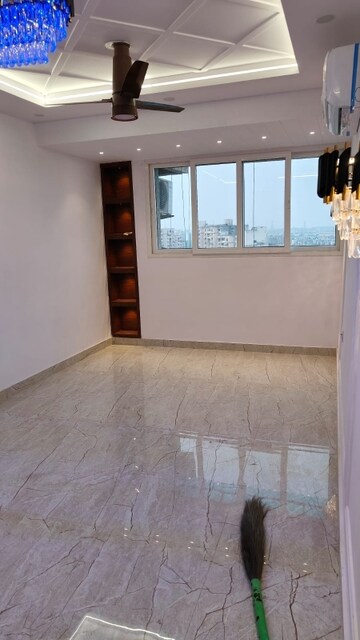 Room in 4 BHK Apartment at Sector 4, Dwarka – for Sale