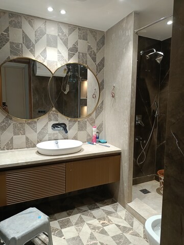 Master Bedroom in 4 BHK Builder Floor at Unitech South City II, Sector 50 – for Sale