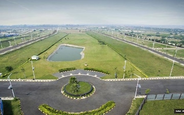 Industrial Plot For Sale in Sector 82