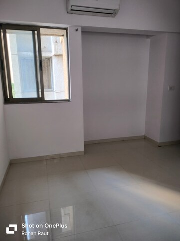 Room in 1.5 BHK Apartment at Lodha Splendora, Ghodbunder Road – for Sale