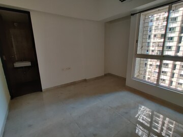 Room in 2 BHK Apartment at Lodha Amara, Kolshet Road – for Sale