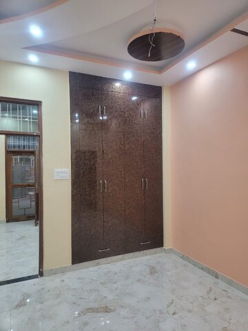 Room in 2 BHK Independent House at Jankipuram – for Sale