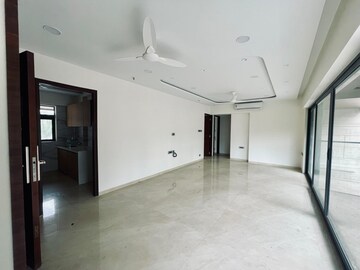 Room in 3 BHK Apartment at Khar West – for Sale