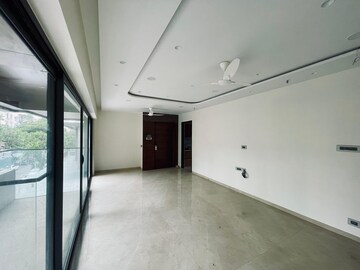 Room in 3 BHK Apartment at Khar West – for Sale