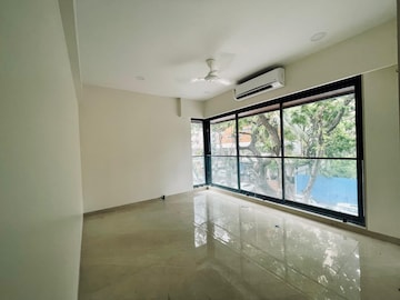 Room in 3 BHK Apartment at Khar West – for Sale