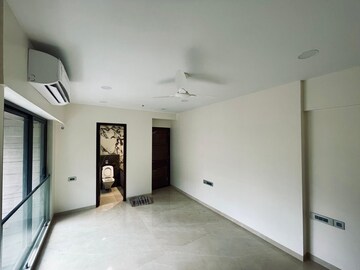 Room in 3 BHK Apartment at Khar West – for Sale
