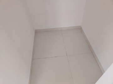 Furnished Amenities in 3 BHK Apartment at Lodha Amara, Kolshet Road – for Sale