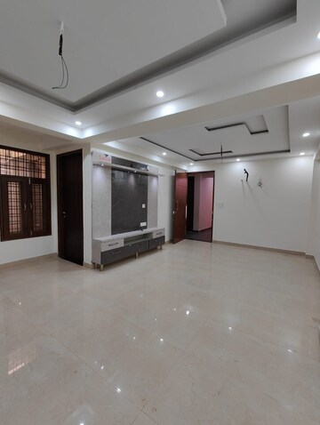 Room in 2 BHK Builder Floor at Sector 4 – for Sale