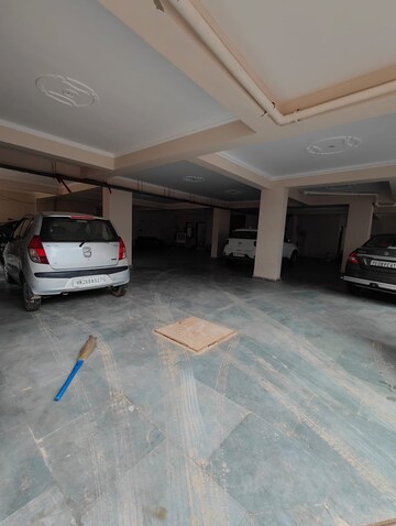 Parking in 2 BHK Builder Floor at Sector 4 – for Sale