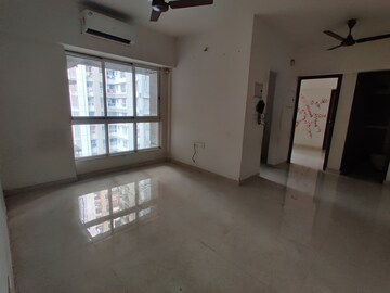 Room in 3 BHK Apartment at Lodha Amara, Kolshet Road – for Sale